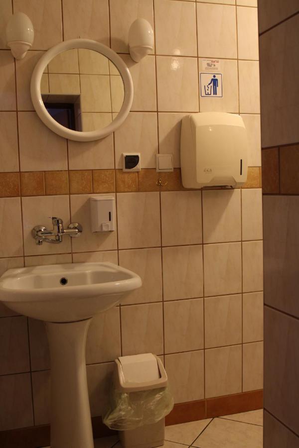 Bar Malwa Motel Aleksandrów Łódzki Kültér fotó