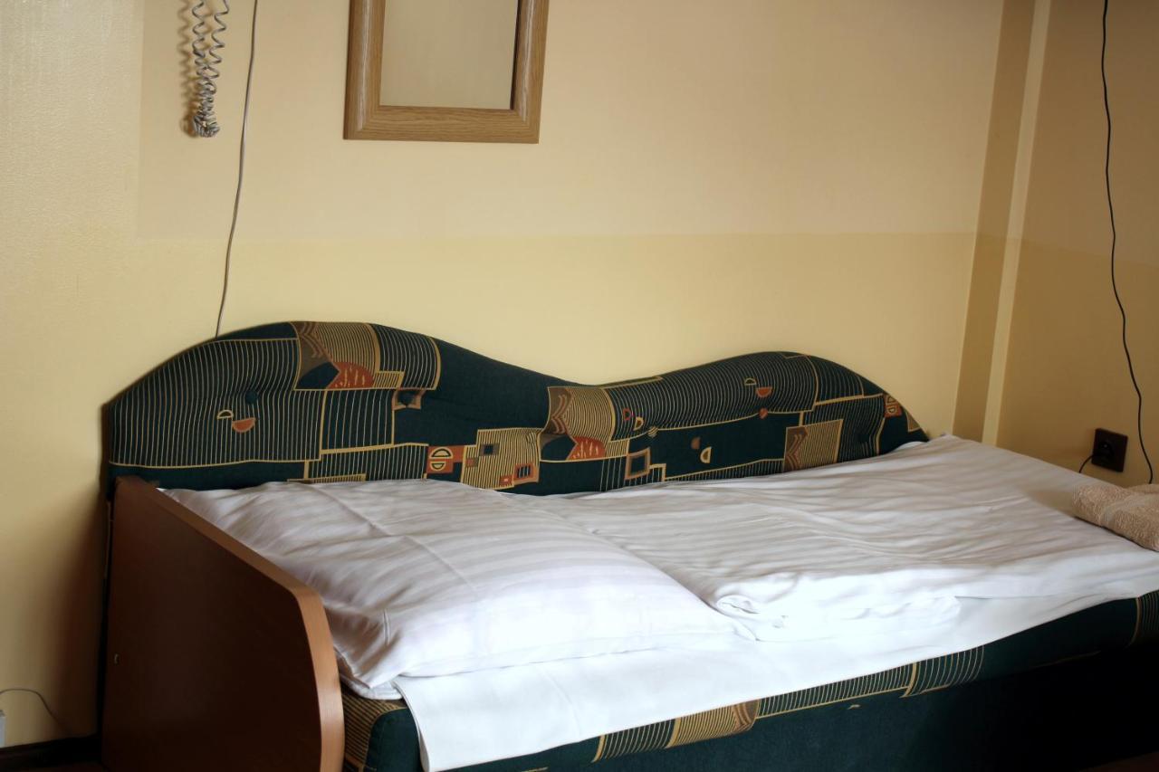 Bar Malwa Motel Aleksandrów Łódzki Kültér fotó