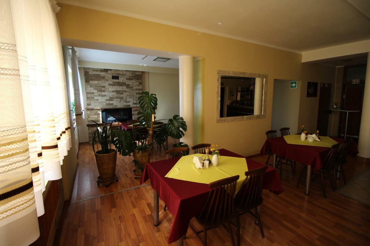 Bar Malwa Motel Aleksandrów Łódzki Kültér fotó